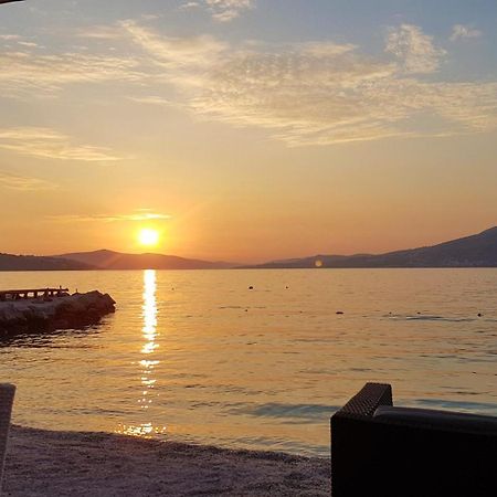 Apartment Okrug Gornji - Trogir With Sea View Extérieur photo