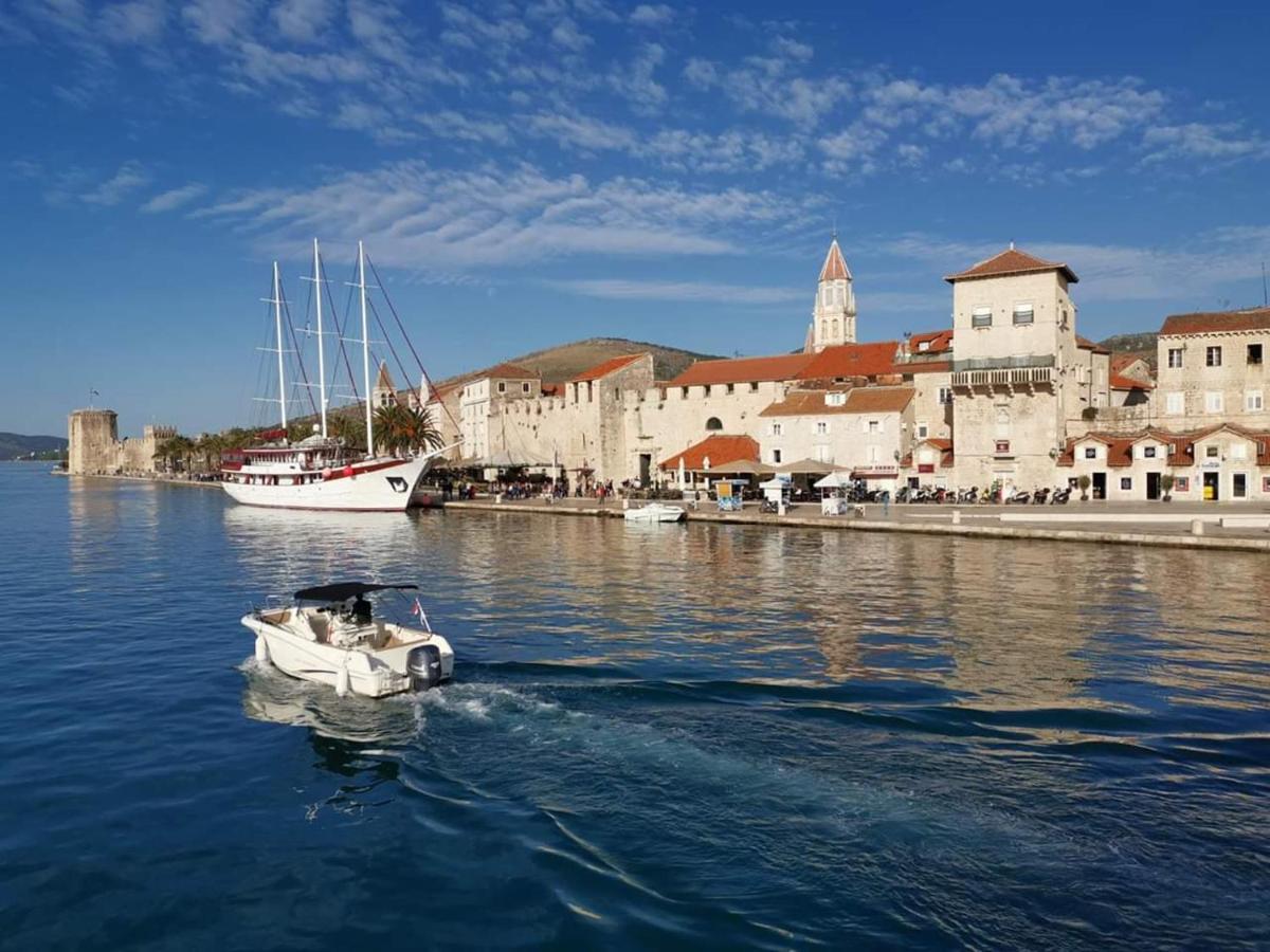 Apartment Okrug Gornji - Trogir With Sea View Extérieur photo