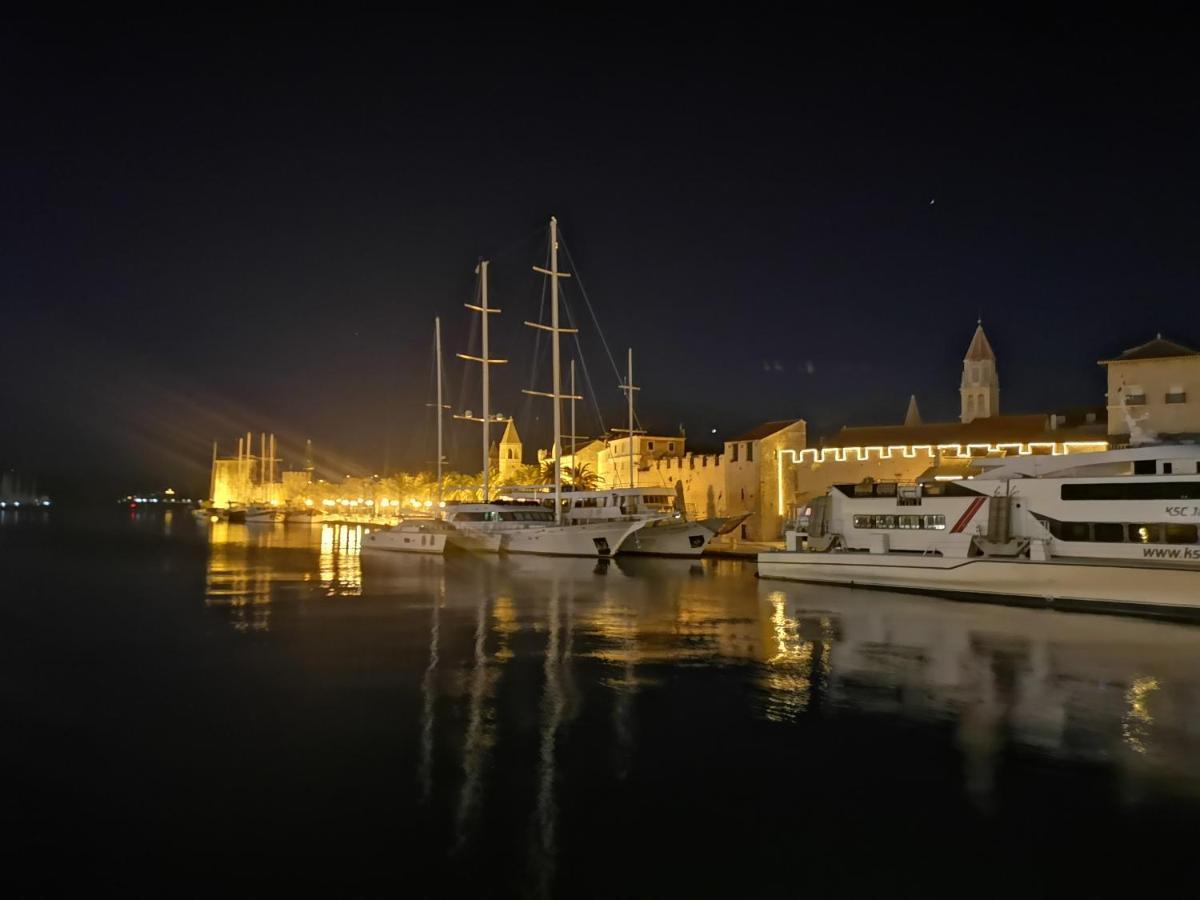 Apartment Okrug Gornji - Trogir With Sea View Extérieur photo