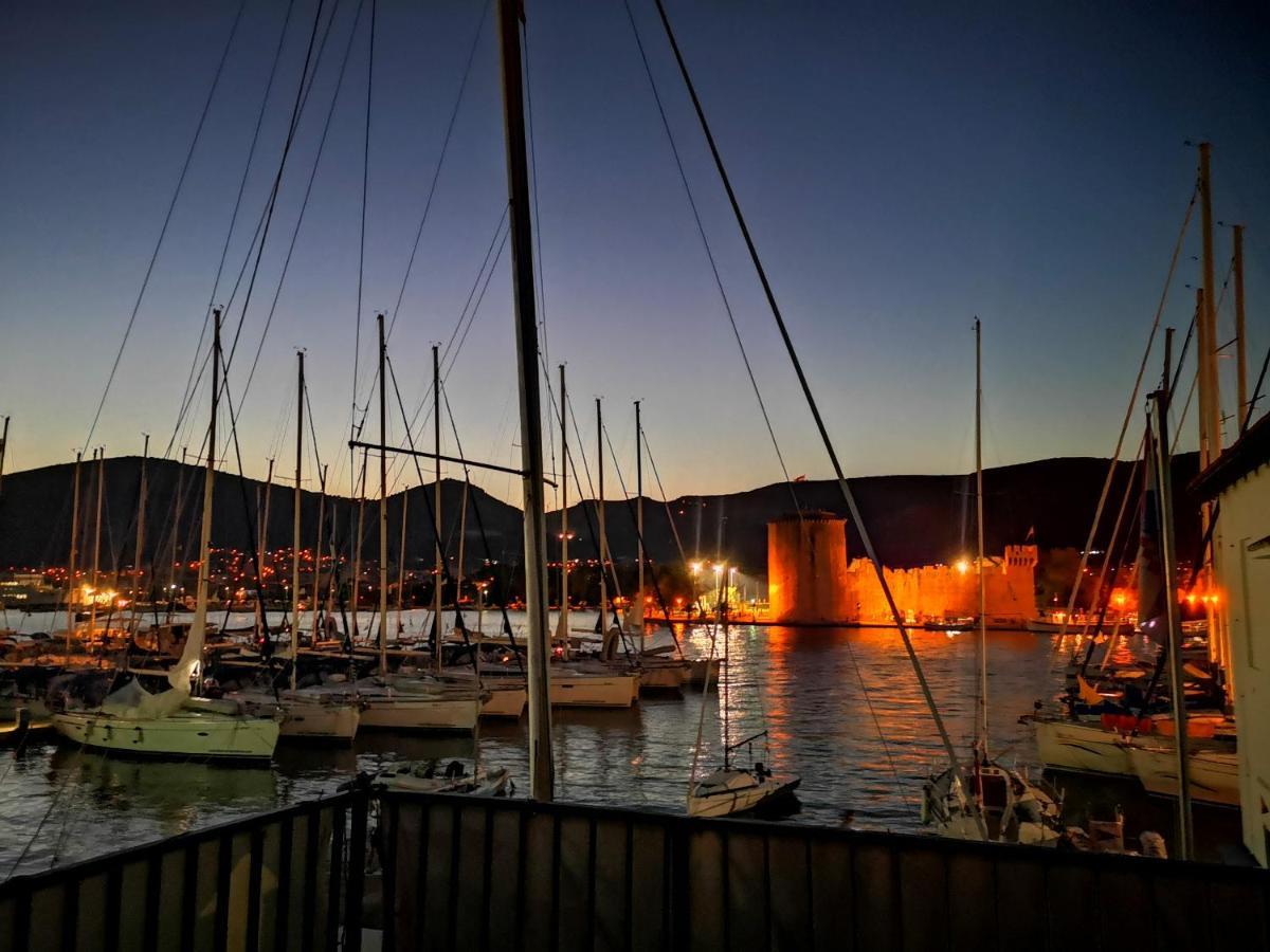 Apartment Okrug Gornji - Trogir With Sea View Extérieur photo