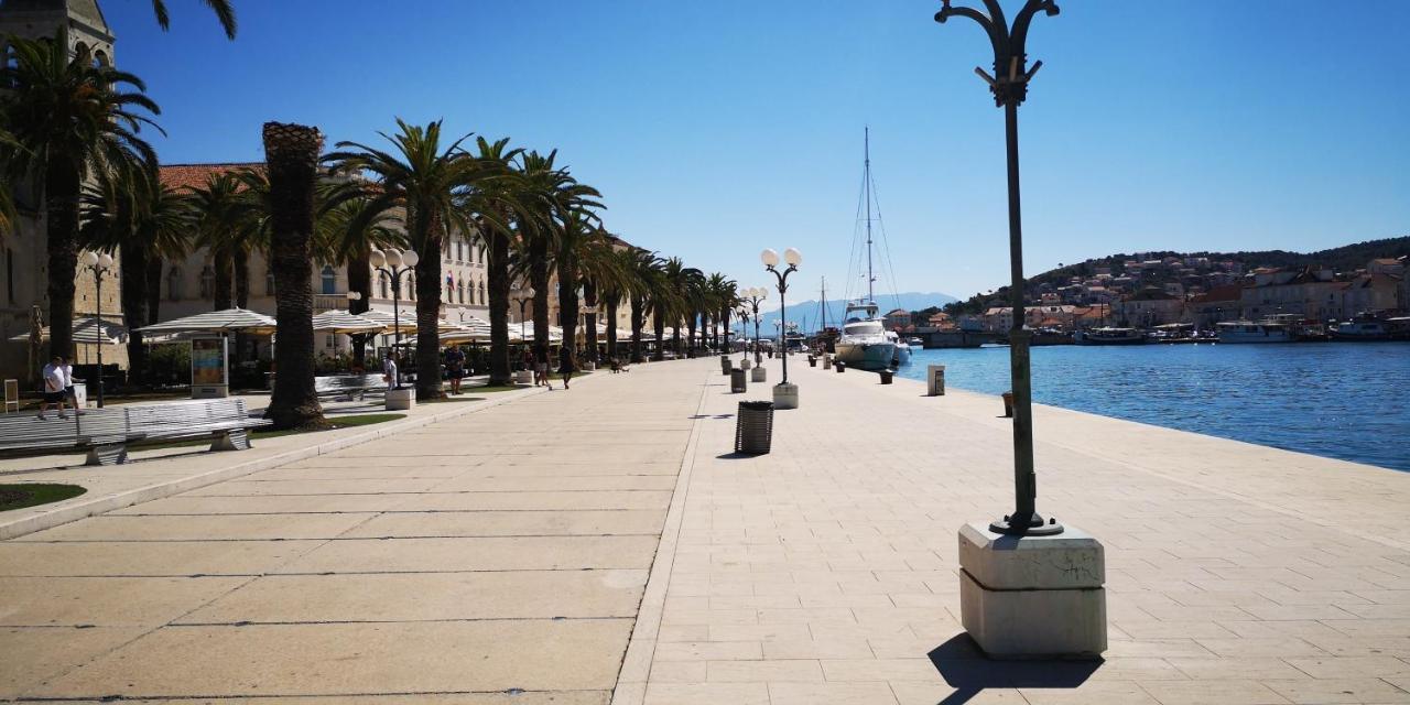 Apartment Okrug Gornji - Trogir With Sea View Extérieur photo