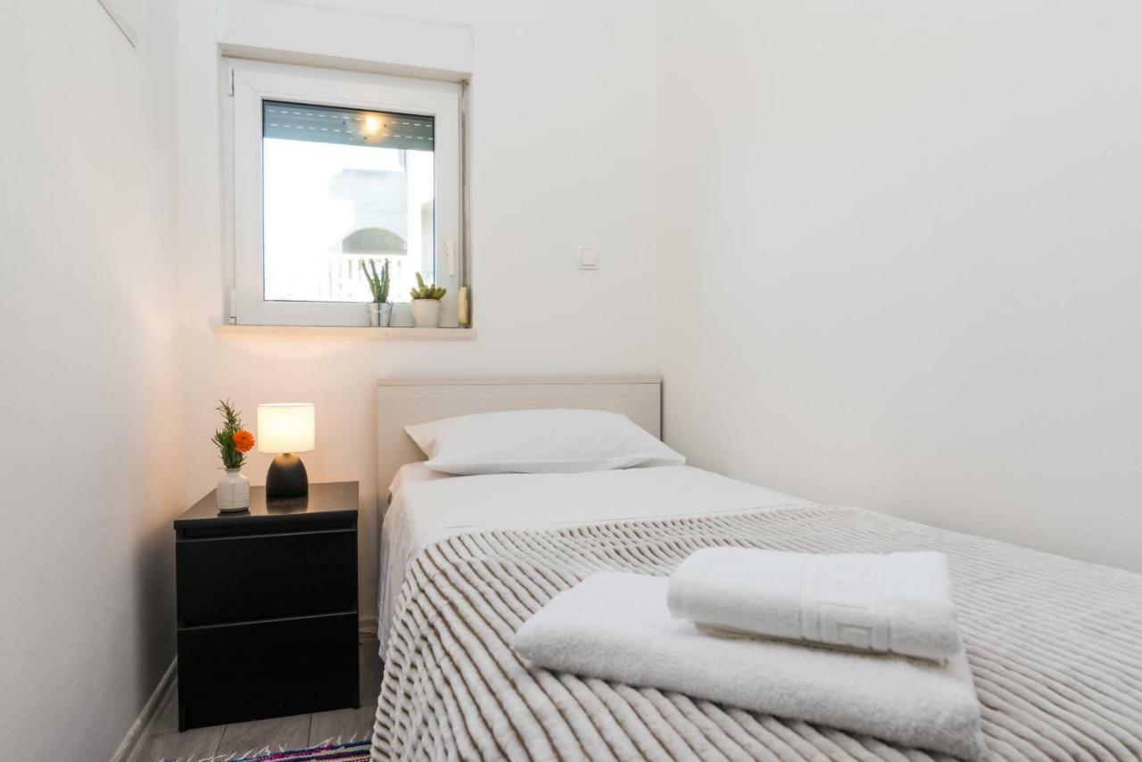 Apartment Okrug Gornji - Trogir With Sea View Extérieur photo