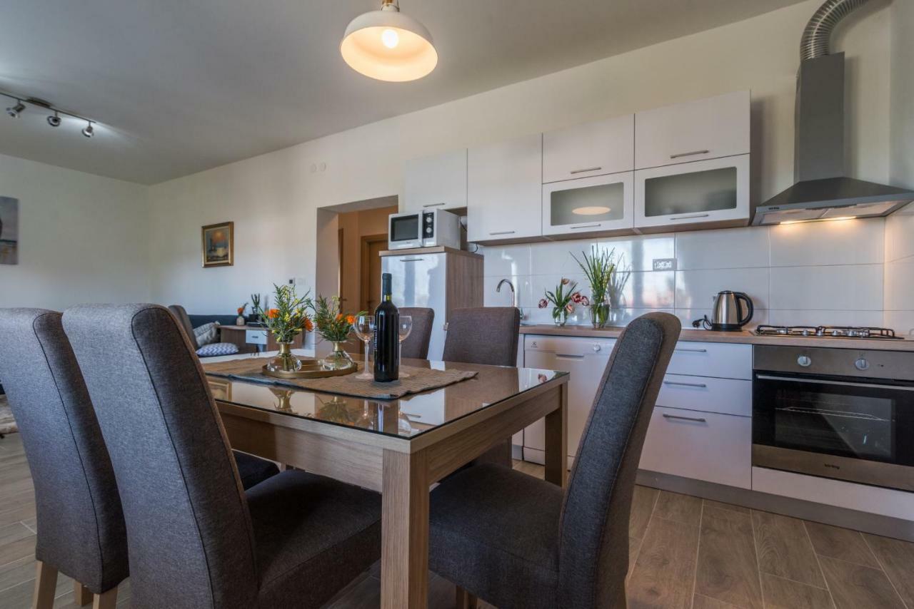 Apartment Okrug Gornji - Trogir With Sea View Extérieur photo