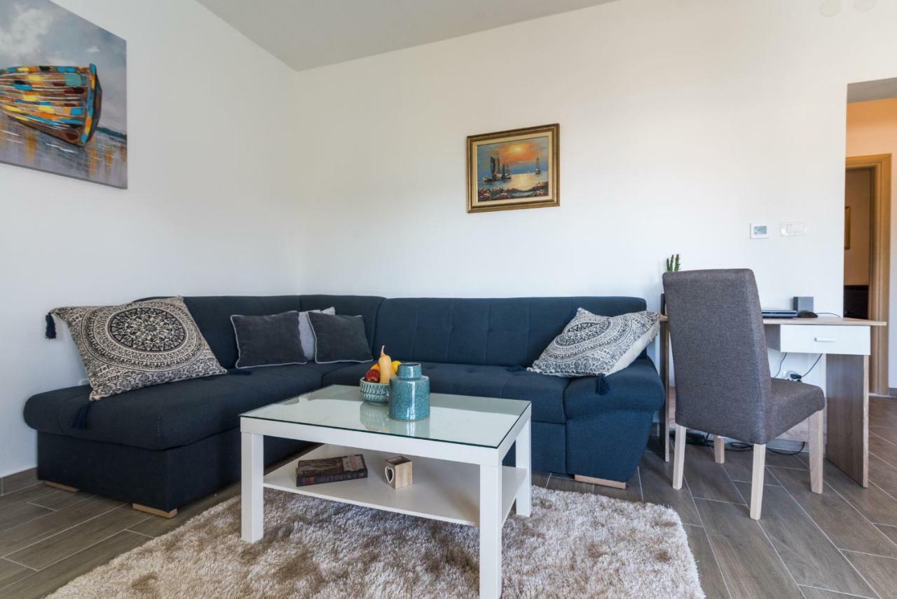 Apartment Okrug Gornji - Trogir With Sea View Extérieur photo