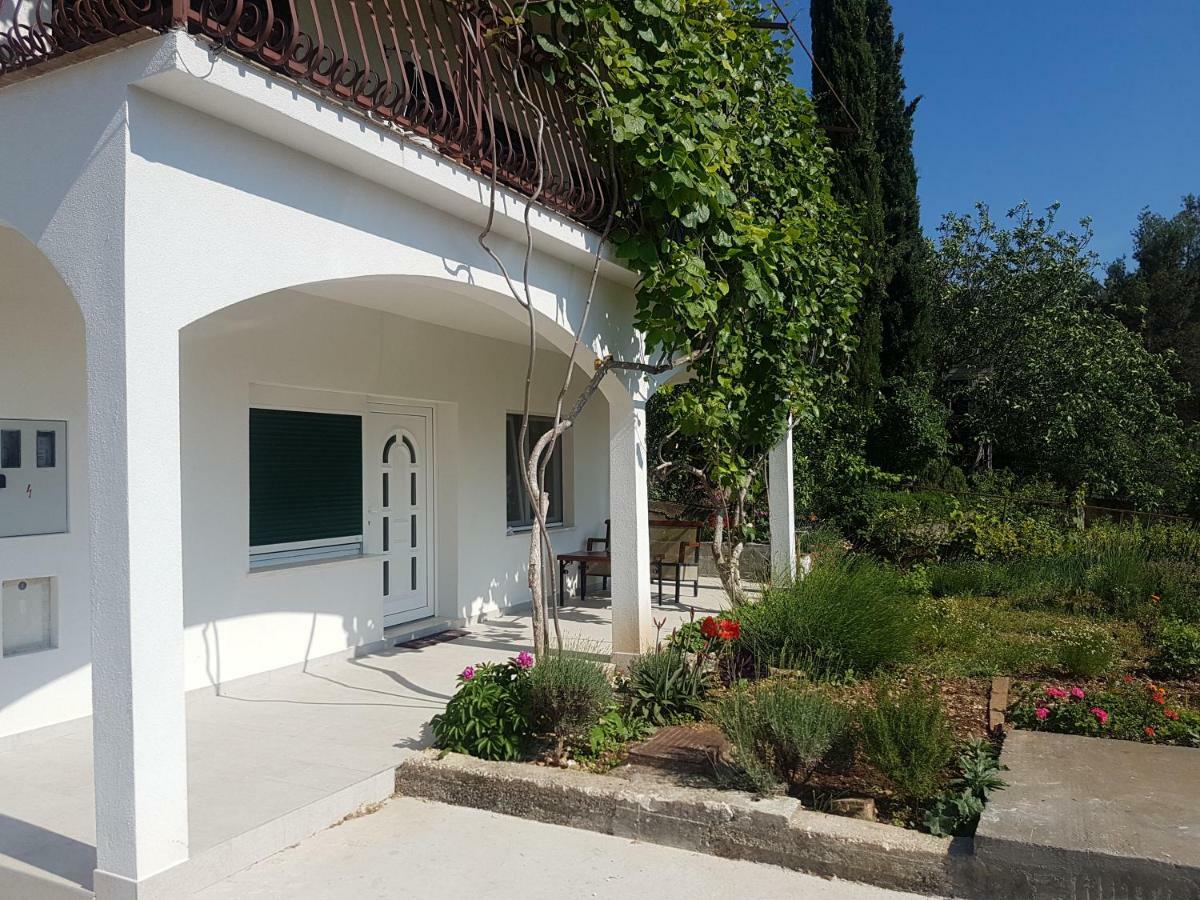 Apartment Okrug Gornji - Trogir With Sea View Extérieur photo
