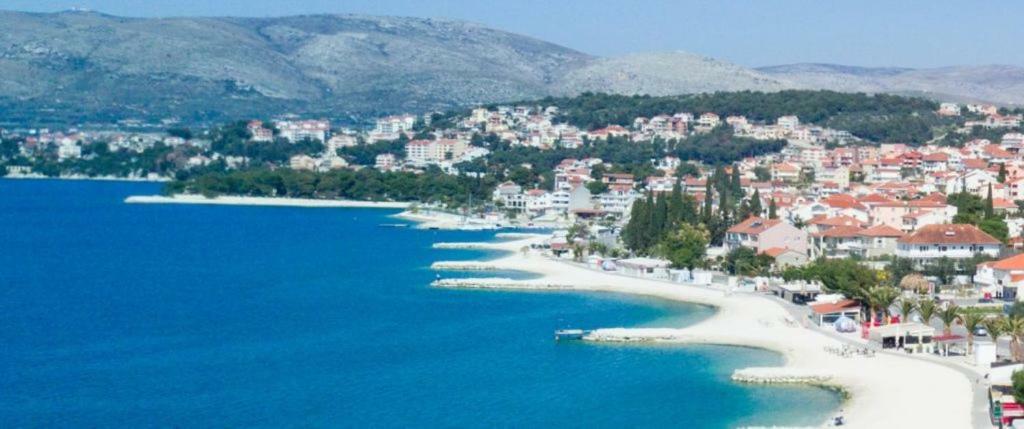 Apartment Okrug Gornji - Trogir With Sea View Extérieur photo