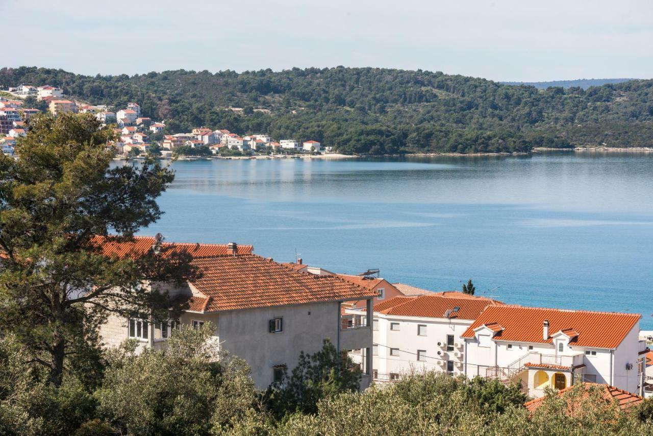 Apartment Okrug Gornji - Trogir With Sea View Extérieur photo
